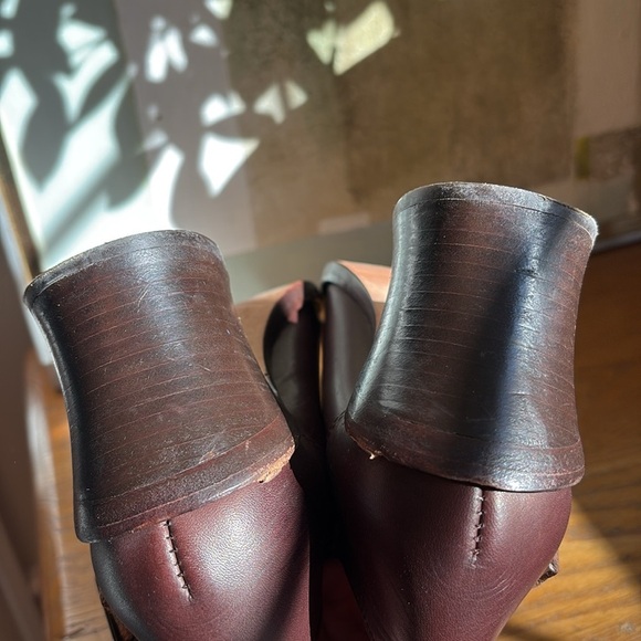 🦥 Kenneth Cole NY 07538 burgundy, leather Mary Janes Block heel flower cut out: - Picture 6 of 9